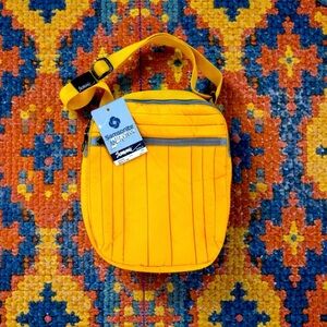 VINTAGE Samsonite The Survivor Series 95 Sammie Shoulder Bag in Citrus